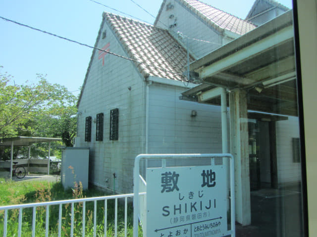 濱松西鹿島駅乘天濱線鐵道往掛川