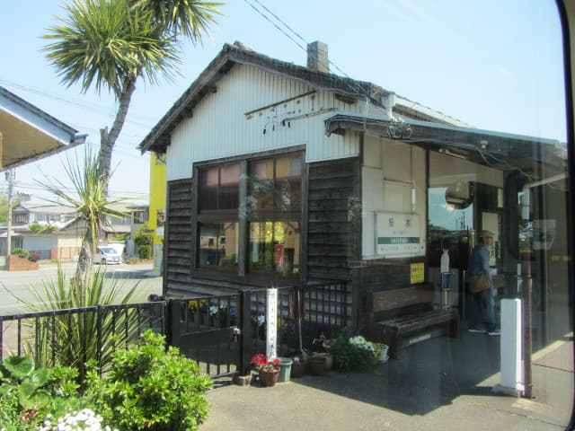 濱松西鹿島駅乘天濱線鐵道往掛川