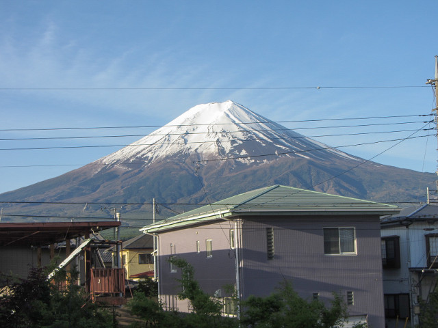 山梨縣富士吉田市 富士龍丘酒店 房間窗外優美富士山景色