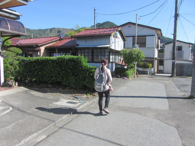 山梨縣富士吉田市 走往新倉山淺間公園