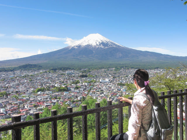 新倉山淺間公園 (新倉淺間公園) 眺望富士山壯麗景色