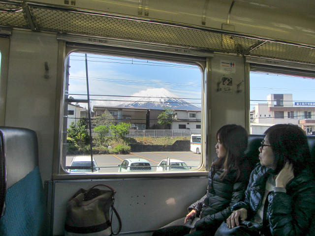 富士急電車往河口湖駅 沿途富士山景色