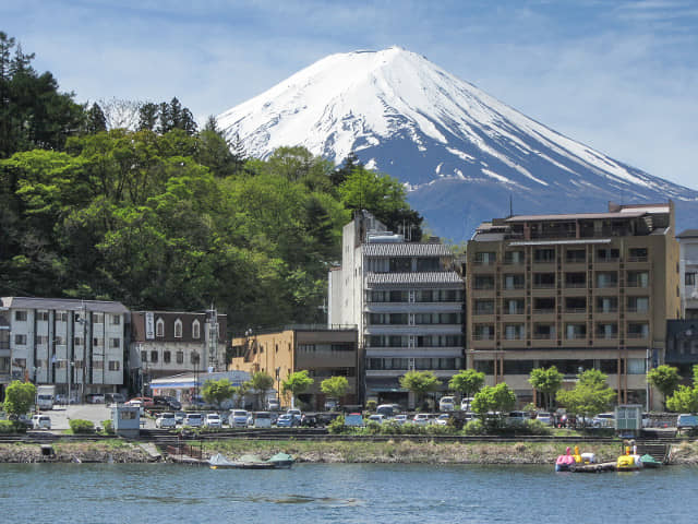 河口湖遊覽船上欣賞河口湖、富士山