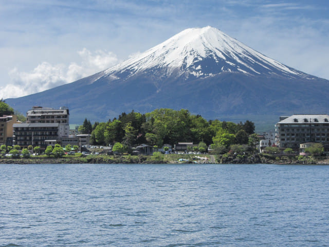 河口湖遊覽船上欣賞河口湖、富士山