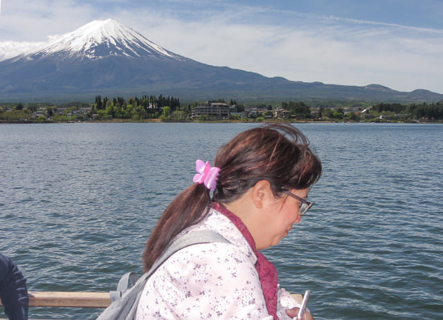 河口湖遊覽船上欣賞河口湖、富士山