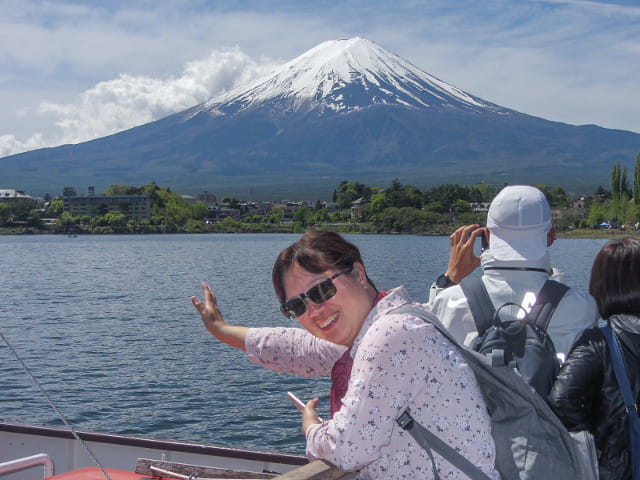 河口湖遊覽船上欣賞河口湖、富士山