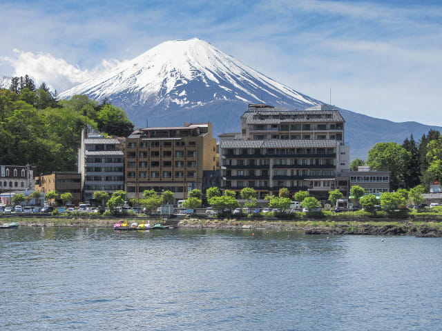 河口湖遊覽船上欣賞河口湖、富士山