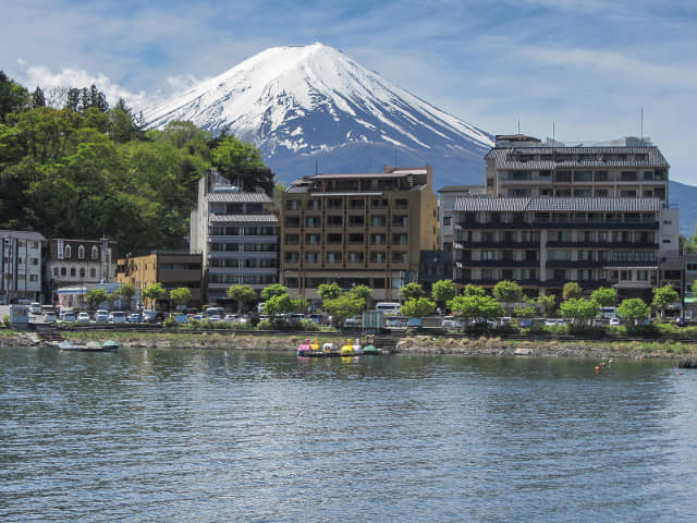 河口湖遊覽船上欣賞河口湖、富士山