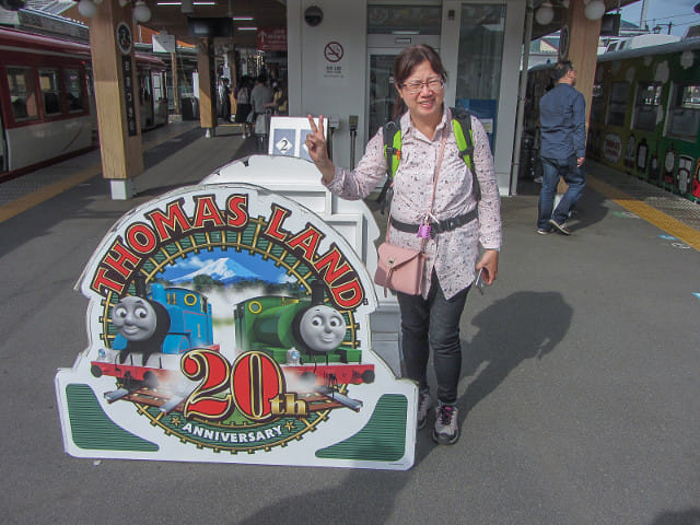 山梨縣大月市 富士急電車．大月駅 富士急行「Thomas Land」號運行20周年紀念