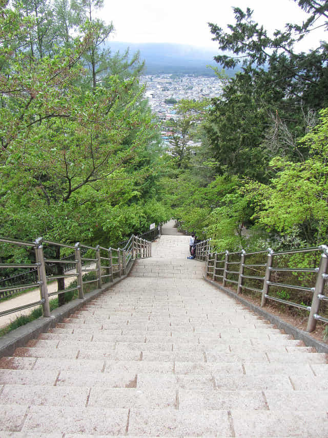 山梨縣富士吉田市 新倉山淺間公園 (新倉淺間公園) 登山石階