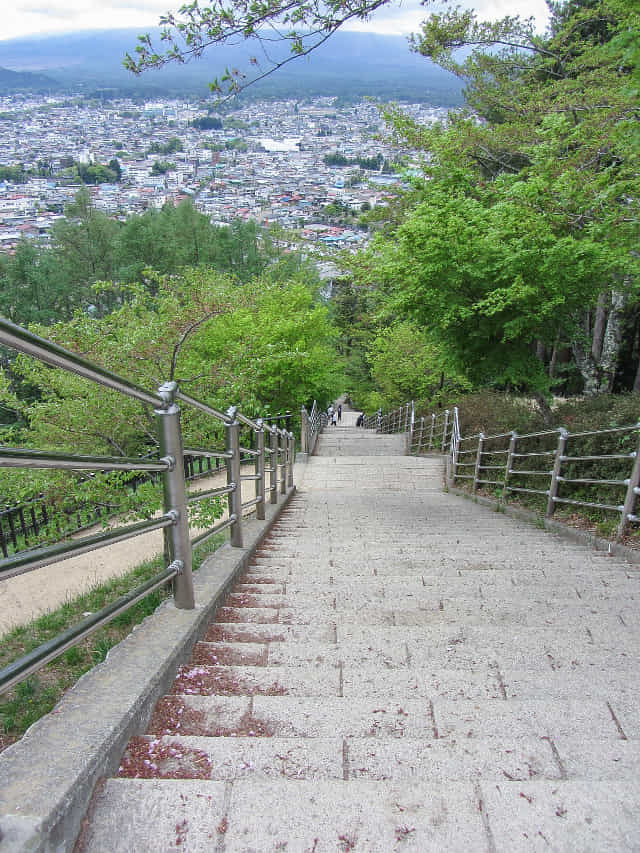 山梨縣富士吉田市 新倉山淺間公園 (新倉淺間公園) 登山石階