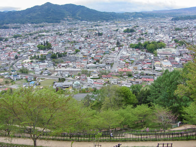 新倉山淺間公園忠靈塔 俯瞰山梨縣富士吉田市