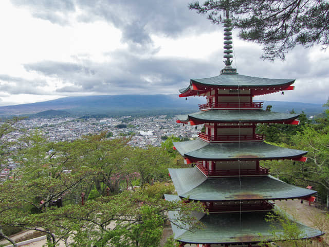 新倉山淺間公園 (新倉淺間公園) 忠靈塔、富士山