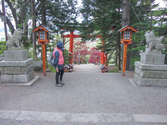 新倉富士淺間神社 三國第一山 朱紅色鳥居