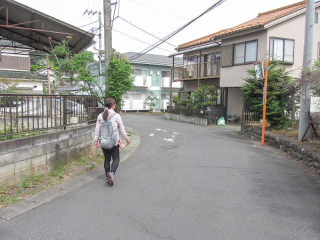 青梅市．塩船觀音寺入口巴士站沿觀音通り步行往塩船觀音寺