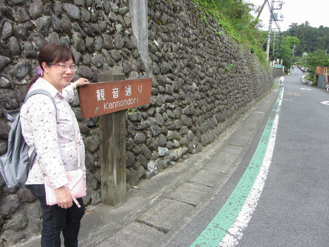 青梅市．塩船觀音寺入口巴士站沿觀音通り步行往塩船觀音寺