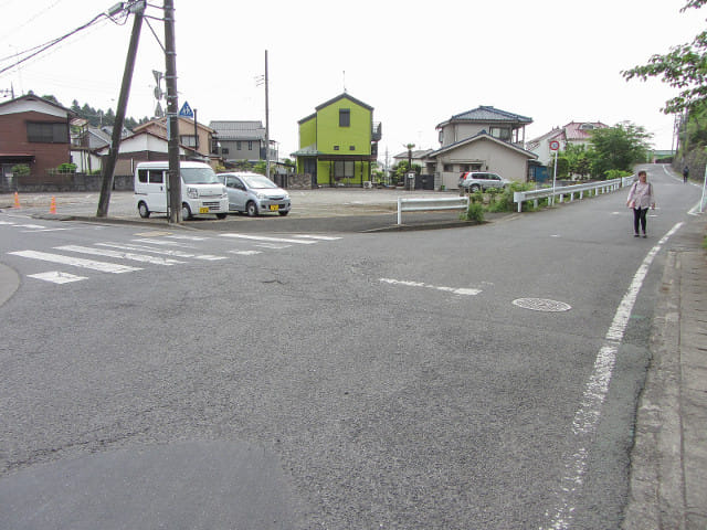 青梅市．塩船觀音寺入口巴士站沿觀音通り步行往塩船觀音寺 霞丘陵南公園