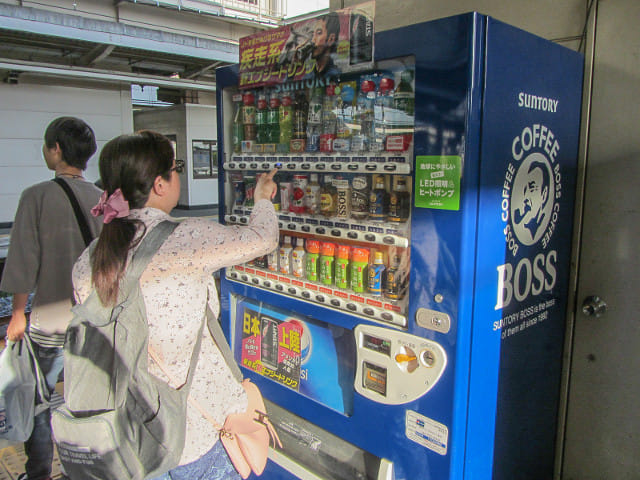 羽生駅月台的汽水售賣機