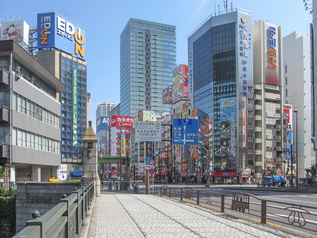 東京．秋葉原電器街