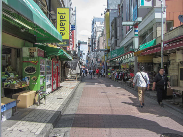 東京上野･御徒町駅前通り