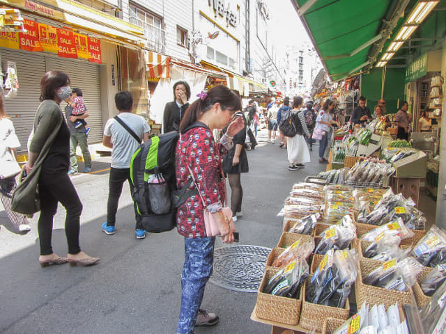 東京上野 「アメ橫」市場